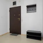 Apartamento Cosy One-bedroom With Parking & Balcony By Renters