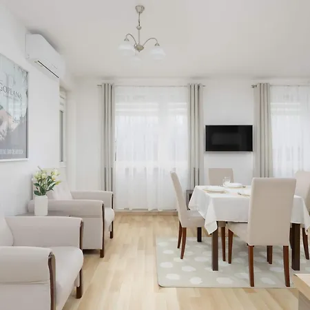 Cosy One-bedroom With Parking & Balcony By Renters Varsovia
