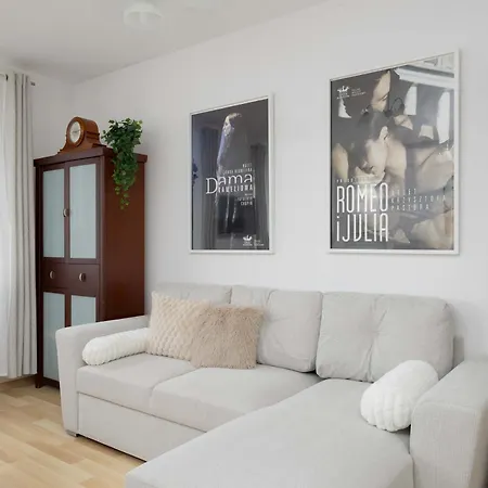 Apartamento Cosy One-bedroom With Parking & Balcony By Renters *