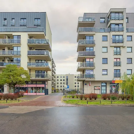 Apartamento Cosy One-bedroom With Parking & Balcony By Renters Varsovia