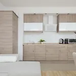 Lejlighed Cosy One-bedroom With Parking & Balcony By Renters Warszawa