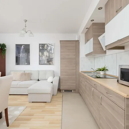 Lägenhet Cosy One-bedroom With Parking & Balcony By Renters Warszawa