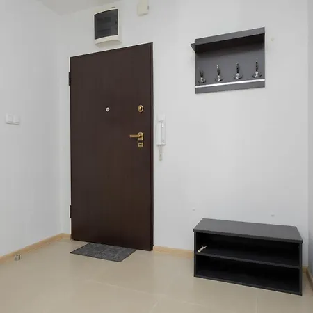 Apartment Cosy One-bedroom With Parking & Balcony By Renters