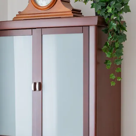 Διαμέρισμα Cosy One-bedroom With Parking & Balcony By Renters