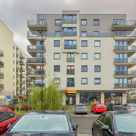 Cosy One-bedroom With Parking & Balcony By Renters *