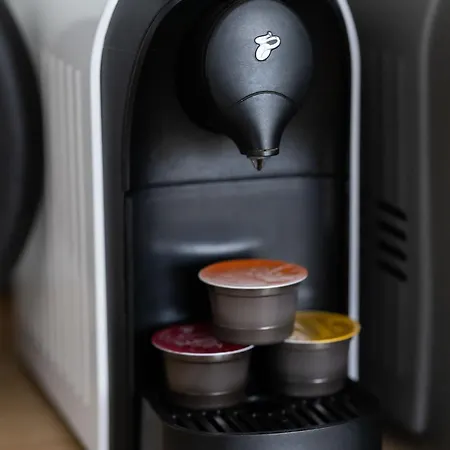 Διαμέρισμα Cosy One-bedroom With Parking & Balcony By Renters *