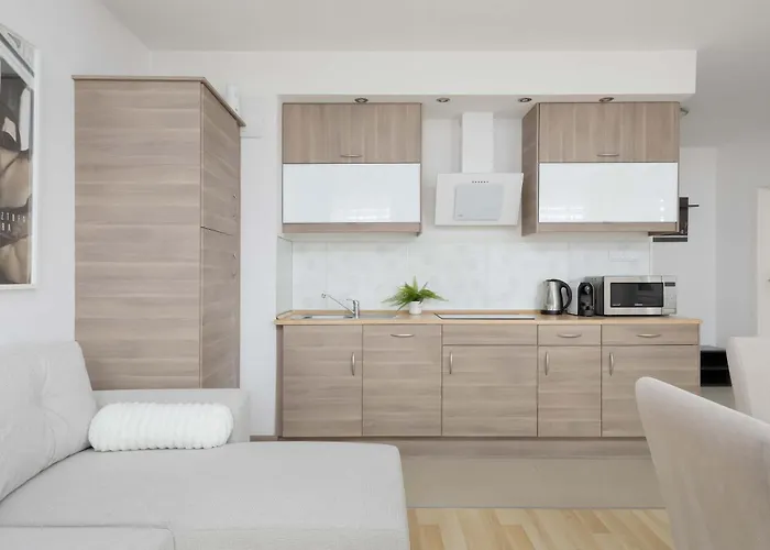 Lejlighed Cosy One-bedroom With Parking & Balcony By Renters Warszawa