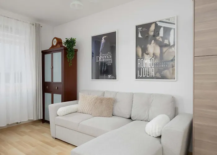 Apartment Cosy One-bedroom With Parking & Balcony By Renters *