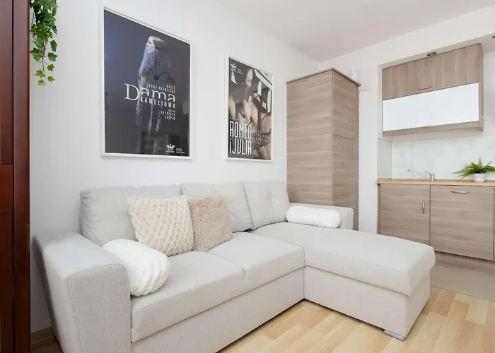 Cosy One-bedroom With Parking & Balcony By Renters