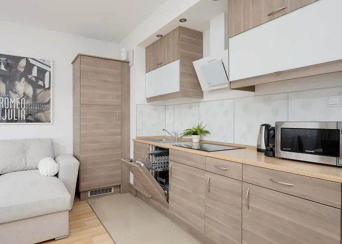 Lejlighed Cosy One-bedroom With Parking & Balcony By Renters Warszawa