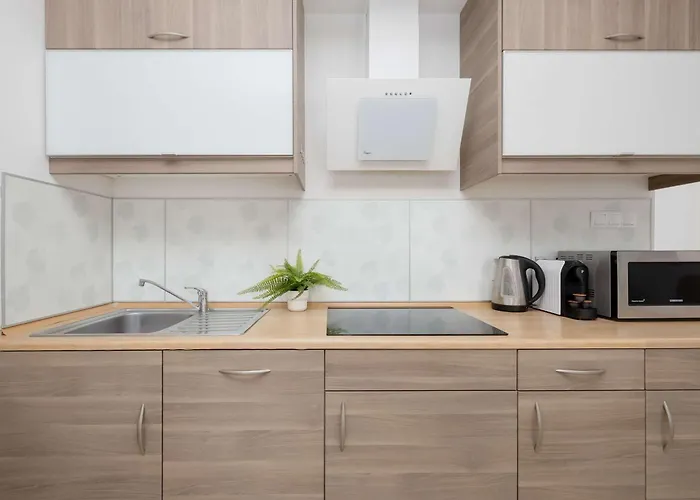 Cosy One-bedroom With Parking & Balcony By Renters Warsaw