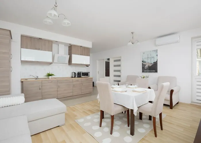 Lejlighed Cosy One-bedroom With Parking & Balcony By Renters