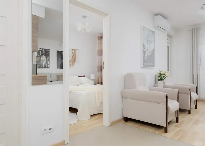 Lejlighed Cosy One-bedroom With Parking & Balcony By Renters *