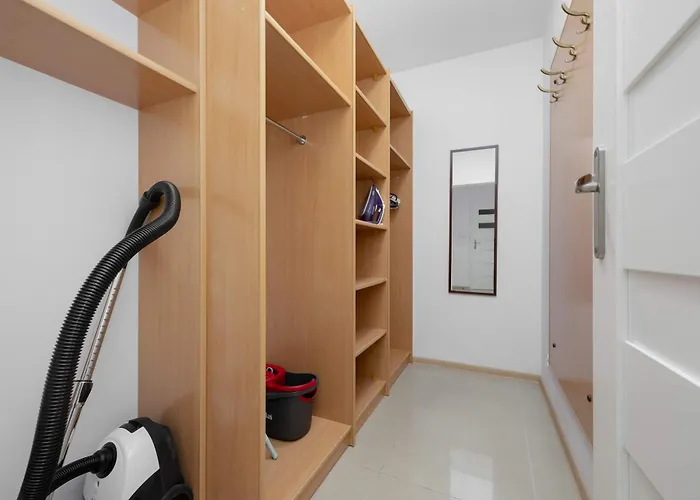 Cosy One-bedroom With Parking & Balcony By Renters