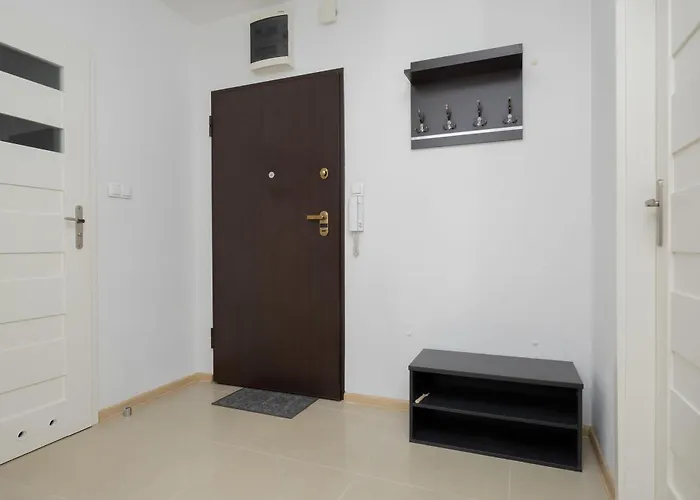 Apartment Cosy One-bedroom With Parking & Balcony By Renters