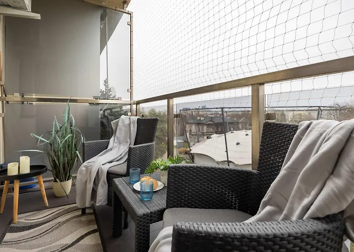 Cosy One-bedroom With Parking & Balcony By Renters