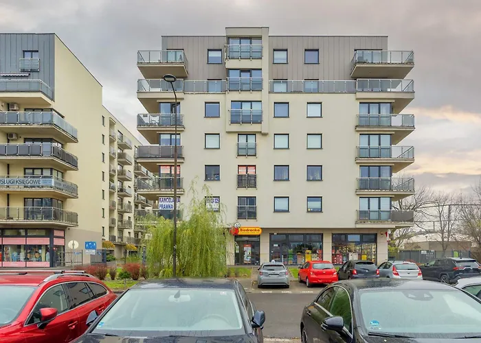 Cosy One-bedroom With Parking & Balcony By Renters *