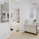 Apartment Cosy One-bedroom With Parking & Balcony By Renters *