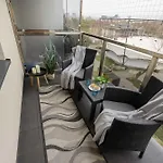 Cosy One-bedroom With Parking & Balcony By Renters Apartamento